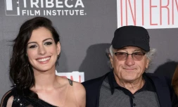 Les acteurs américains Anne Hathaway et Robert De Niro à la projection du film "Le nouveau stagiaire" au théâtre Ziegfeld à New York le 21 septembre 2015