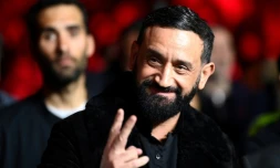 Cyril Hanouna assiste au combat de boxe poids lourds entre Tony Yoka et Carlos Takam au Zénith de Paris le 11 mars 2023