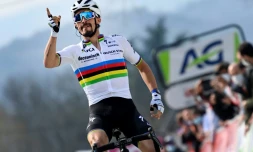 Julian Alaphilippe vainqueur de La FlĂšche Wallonne, Ă Huy, le 21 avril 2021