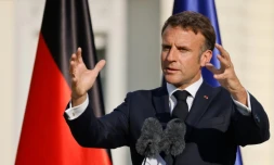 Le président Emmanuel Macron le 26 mai 2024 devant le palais présidentiel de Berlin