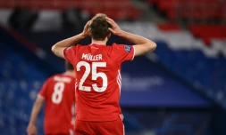 Le dĂ©sarroi de l'attaquant Thomas MĂŒller aprĂšs l'Ă©limination du Bayern Munich en quart de finale retour de la Ligue des champions, au Parc des Princes, le 13 avril 2021