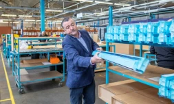 Declan Gormley, directeur général du fabricant de ventilation mécanique Brookvent, dans son usine à Dunmurry, prÚs de Belfast, le 29 novembre 2021