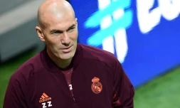 L'entraßneur français du Real Madrid, Zinedine Zidane, participe à une séance d'entraßnement de son équipe le 23 février 2021 au stade Atleti Azzurri d'Italia de Bergame, à la veille du match de football contre l'Atalanta, en huitiÚme de finale aller de Ligue des champions