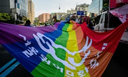 A Séoul, des dizaines de milliers de personnes défilent le 1er juin 2024 pour la marche des Fiertés, l'une des plus importantes en Asie