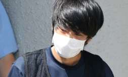 Tetsuya Yamagami, l'homme accusé d'avoir tué l'ancien Premier ministre japonais Shinzo Abe, devant le poste de police de Nara, au Japon, le 25 juillet 2022