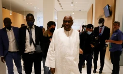 L'ancien président de la Fédération internationale de l'athlétisme (IAAF), le Sénégalais Lamine Diack, quitte le palais de justice de Paris, le 10 juin 2020