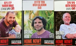 Les trois otages à Gaza devant être libérés samedi: Yarden Bibas (G), Ofer Kalderon et Keith Siegel (D). Montage réalisé le 31 janvier 2025