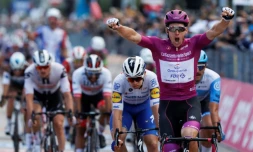 Arnaud Démare vainqueur de la 11e étape du Tour d'Italie, entre Porto Sant'Elpidio et Rimini, le 14 octobre 2020