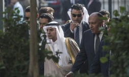 Le chef de la diplomatie égyptienne Sameh Shoukri (D) et son homologue saoudien, Adel al-Jubeir (G), le 10 janvier 2016 au Caire