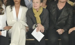 La chanteuse Rihanna (g) et le chanteur Bono (d), à un défilé de mode à New York le 7 septmebre 2014