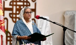 La Première ministre du Bangladesh, Sheikh Hasina, prononce un discours lors de sa prestation de serment pour un cinquième mandat au palais présidentiel de Dacca, le 11 janvier 2024