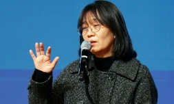 Photo diffusée par l'agence Yonhap le 10 octobre 2024 de l'écrivaine sud-coréenne Han Kang, nouveau prix Nobel de littérature.
