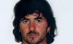 Photo d'Yvan Colonna prise le 4 juillet 2003 aprÚs son arrestation en Corse pour l'assassinat du préfet Erignac