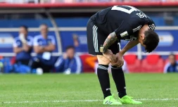 La déception de la star de l'Argentine Lionel Messi après avoir raté un penalty contre l'Islande lors du Mondial, le 16 juin 2018 à Moscou