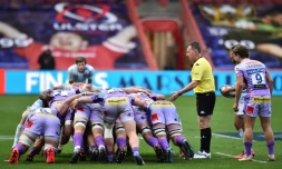 Les joueurs des Exeter Chiefs (Ang) se prĂ©parent pour une mĂȘlĂ©e face au Racing 92, lors de la finale de la Coupe d'Europe des Champions, le 17 octobre 2020 Ă Bristol