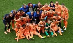 La joie des Néerlandaises, victorieuses des Sud-Africaines et qualifiées pour les quarts de finale du Mondial, le 6 août 2023 à Sydney