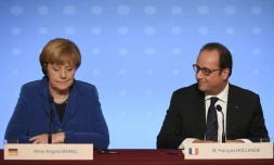 Angela Merkel (g) et François Hollande, le 2 octobre 2015 lors d'une conférence de presse commune à Paris 