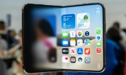 Le premier iPhone pliable d'Apple, l'iPhone Duo, à Cupertino en Californie le 9 septembre 2026, aux Etats-Unis