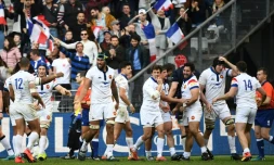 Les joueurs du XV de France heureux après leur victoire face aux Ecossais, au Stade de France, le 23 février 2019