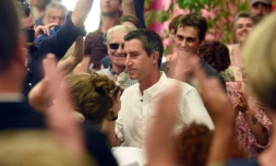 Le réalisateur de "Merci patron !", François Ruffin, à Flixecourt dans la Somme au soir de son élection aux législatives, le 19 juin 2017