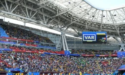 Utilisation de l'assistance vidéo à l'arbitrage (VAR) lors du match entre la France et l'Australie au Mondial, le 16 juin 2018 à Kazan