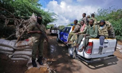 Des soldats somaliens patrouillent dans les environs de Mogadiscio, le 10 octobre 2015