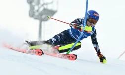 L'Américaine Mikaela Shiffrin vainqueur de sa 100e course en Coupe du monde au slalom de Sestrières (Italie), le 23 février 2025