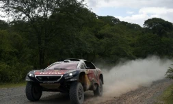 Sébastien Loeb au volant de sa Peugeot 2008, lors de la 3e étape du Dakar entre Termas de Rio Hondo et Jujuy, le 5 janvier 2016