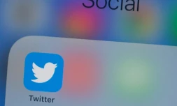 Les premiers éléments de l'enquête sur le piratage spectaculaire dont a été victime Twitter mercredi pointent vers une taupe et soulèvent de nombreuses questions sur l'intégrité de la présidentielle américaine ou la sécurité du compte de Donald Trump qui y mène sa diplomatie