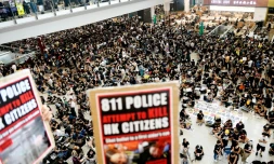 Manifestation prodémocratie à l'aéroport international de Hong Kong le 12 juillet 2019