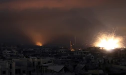 Bombardements du régime sur la localité de Zamalka dans l'enclave rebelle de la Ghouta orientale, le 12 mars 2018 