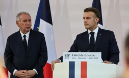 
Emmanuel Macron (à droite) lors de son traditionnel discours aux armées à la veille de la fête nationale, le 13 juillet 2025 à Paris, accompagné de François Bayrou 