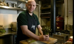 Le chef français Julien Lemarié dans son restaurant Ima, le 17 mars 2021 à Rennes