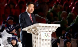 Le président du Comité d'organisation des JO de Pyeongchang (POCOG) fait une allocution lors de la cérémonie d'ouverture des Jeux, le 9 février 2018 à Pyeongchang