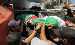 Le corps d'Ezzedine Al-Haddad, chef de la branche armée du Hamas, tué lors d'une frappe israélienne nocturne avec des membres de sa famille, lors de ses funérailles à Gaza, le 16 mai 2026