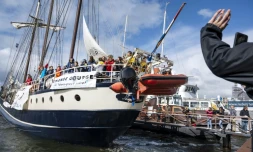 Un groupe de jeunes Européens quitte Amsterdam en voilier pour rejoindre la COP25, le 2 octobre 2019