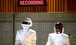 Thomas Bangalter (g) et Guy-Manuel de Homem-Christo (d) du duo Daft Punk à la cérémonie des 56e Grammy Awards, le 26 janvier 2014à Los Angeles