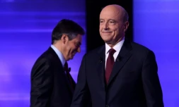 Francois Fillon et Alain Juppe, à l'issue du débat télévisé de l'entre-deux-tours de la primaire de droite le 24 novembre 2016 à Paris