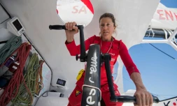 La navigatrice britannique Samantha Davies, à bord de son monocoque "Initiatives Coeur", lors d'une séance d'entraßnement au large de Lorient, le 29 mai 2020
