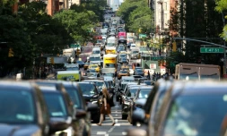 Embouteillage dans le quartier de Manhattan, le 29 juillet 2025 à New York