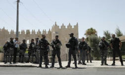 Les forces de sécurité israéliennes patrouillent à Jérusalem, après une attaque à l'arme à feu, le 14 juillet 2017