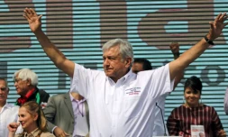 Le favori à la présidentielle au Mexique et ancien maire de Mexico, Andres Manuel Lopez Obrador (gauche), en campagne électorale à Ciudad Juarez, le 1er avril 2018