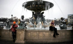 La Fontaine des Mers gelée le 1er janvier 2015 place de la Concorde à Paris