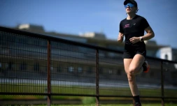 La para-triathlète Héloïse Courvoisier s'entraîne pour les JO, le 3 mai 2023 à Boulogne-Billancourt, près de Paris