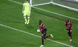La vedette niçoise Mario Balotelli, buteur sur penalty face à Bordeaux, le 2 avril 2017 à l'Allianz Riviera