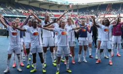 La joie des Lyonnaises qualifiées pour la finale de la Ligue des champions, aprÚs avoir battu le PSG, le 28 avril 2024 au Parc des Princes