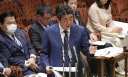 Le Premier ministre japonais Shinzo Abe devant le Parlement à Tokyo le 23 mars 2020