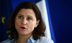 La ministre des Sports Roxana Maracineanu lors d'une conférence de presse à propos de la pandémie de Covid-19 à Paris le 9 mars 2020. 