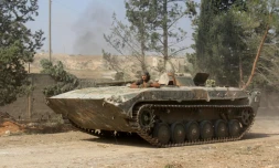 Des combattants du Front Fateh al-Cham, ancien Front Al-Nosra allié à Al-Qaïda, prennent des positions à Alep le 6 août 2016