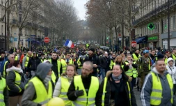 Des "gilets jaunes" défilent dans les rues de Paris, le 5 janvier 2019